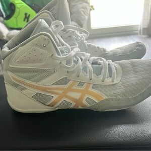 Asics Mens White and Gold Sneakers